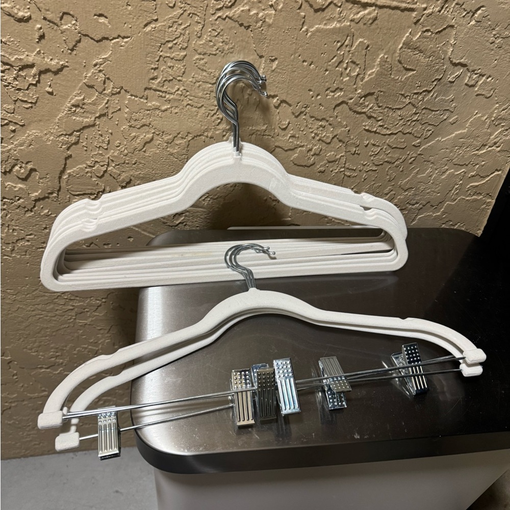 12 Velvet Hangers Set